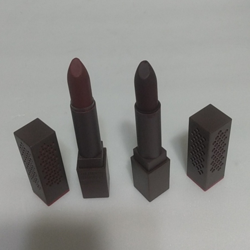 LOT 2 Burts Bees Lipsticks